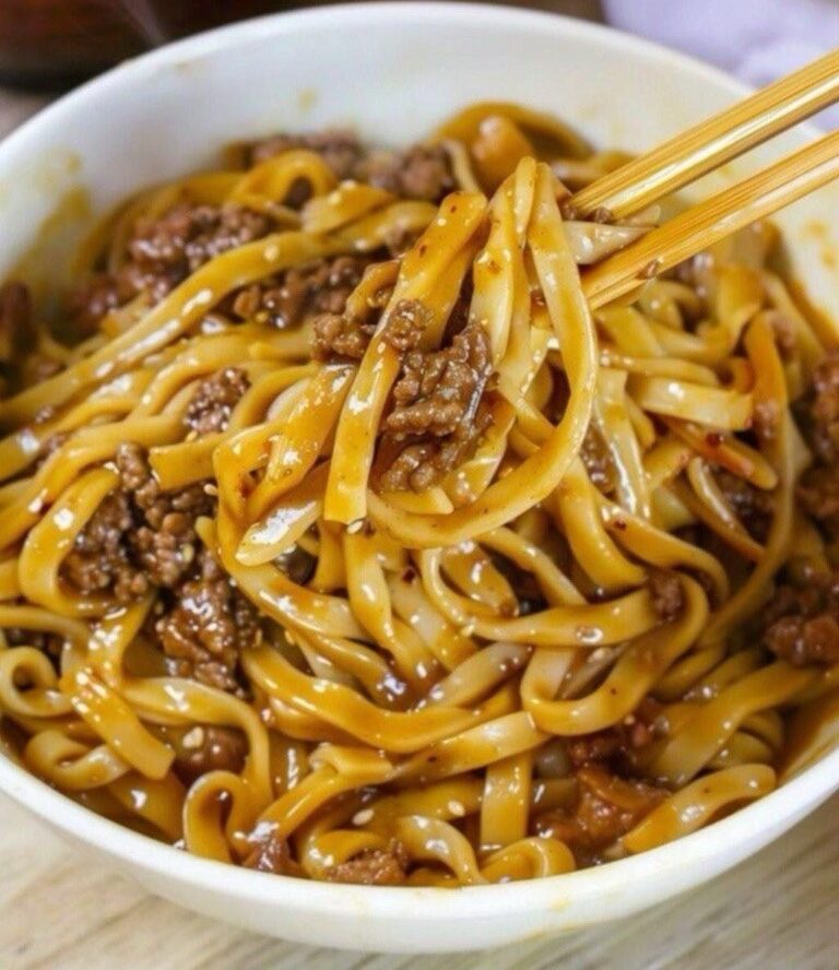 Einfaches Hackfleisch-Lo-Mein-Rezept für ein schnelles und wohltuendes Abendessen