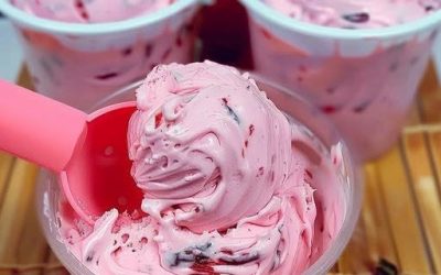 Der Hit mit nur 3 Zutaten: Erdbeer-Traumjoghurt 450 g Naturjoghurt, 3800 g Erdbeeren…