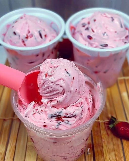 Der Hit mit nur 3 Zutaten: Erdbeer-Traumjoghurt 450 g Naturjoghurt, 3800 g Erdbeeren…