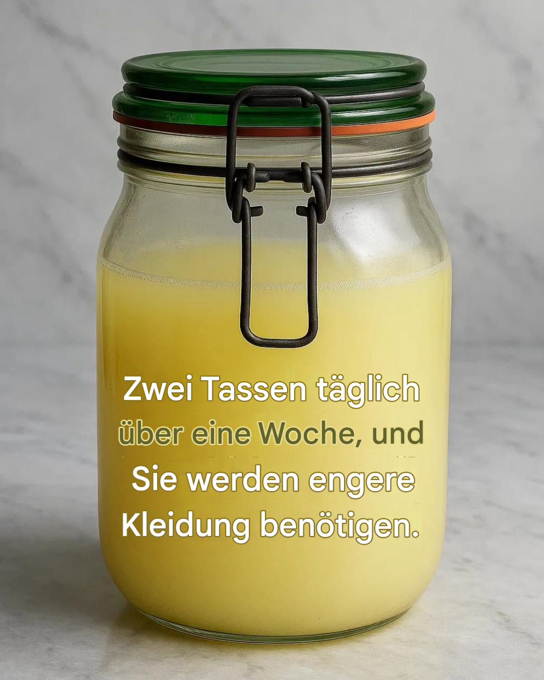 Natürliches Schlankheitsgetränk: warmes Wasser, Apfelessig, Ingwer und Zitrone