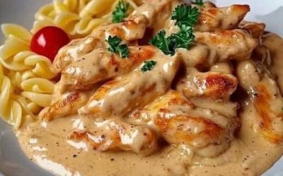 Schnelle Nudeln mit 300 g Hähnchenbrust in Sahnesauce